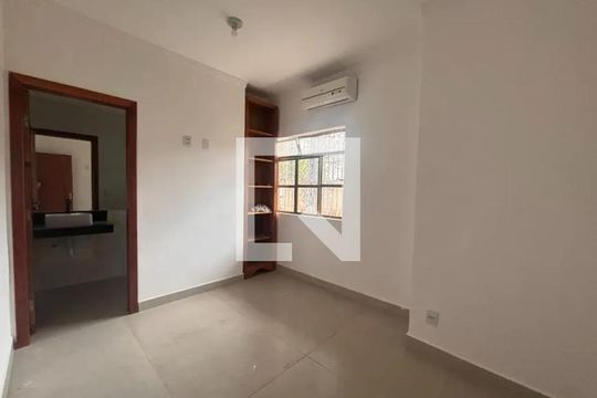 Casa para alugar com 4 quartos, 230m² em Planalto, Belo Horizonte