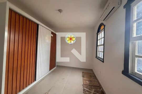 Casa para alugar com 4 quartos, 230m² em Planalto, Belo Horizonte