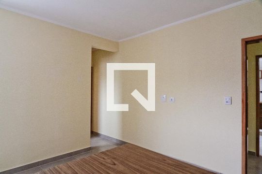 Sala de apartamento para alugar com 2 quartos, 65m² em Vila Mangalot, São Paulo
