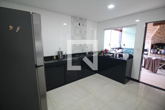 Cozinha de casa à venda com 3 quartos, 180m² em Lindéia, Contagem