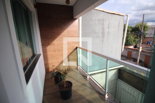 Varanda de casa à venda com 3 quartos, 180m² em Lindéia, Contagem