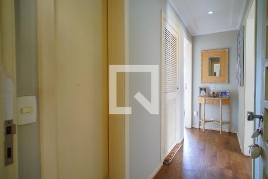 Corredor de apartamento à venda com 2 quartos, 219m² em Cristo Redentor, Porto Alegre