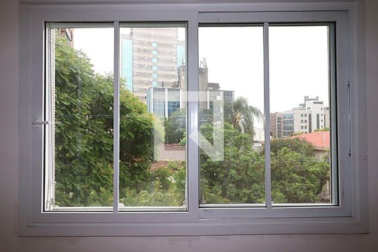 Janela da Suíte de apartamento para alugar com 4 quartos, 143m² em São João, Porto Alegre
