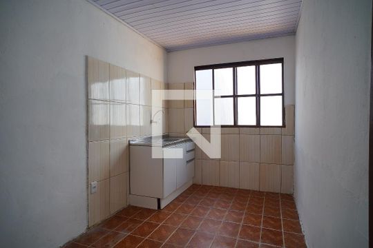 Casa para alugar com 1 quarto, 47m² em Rubem Berta, Porto Alegre