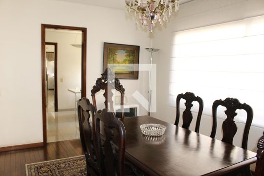 Apartamento para alugar com 3 quartos, 235m² em Higienópolis, São Paulo