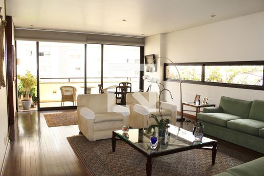 Apartamento para alugar com 3 quartos, 235m² em Higienópolis, São Paulo