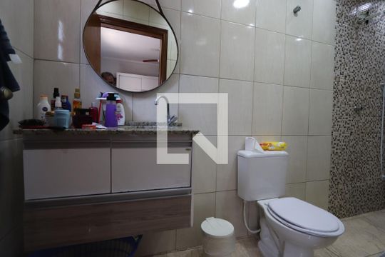 Banheiro da Suíte de casa à venda com 4 quartos, 200m² em Parque Luis Mucciolo, São Paulo