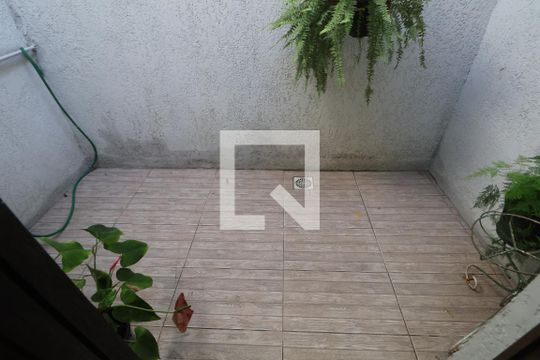 Área externa de casa à venda com 3 quartos, 100m² em  Rio Branco, Canoas