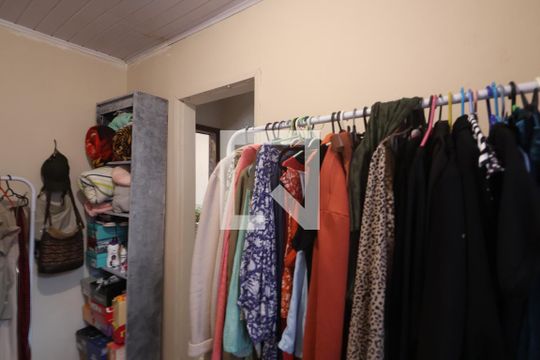 Quarto 1 de casa para alugar com 3 quartos, 100m² em  Rio Branco, Canoas