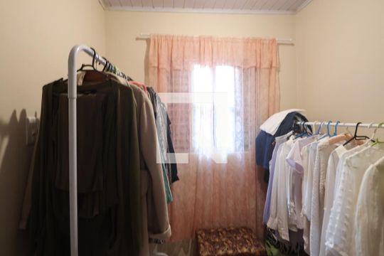 Quarto 1 de casa para alugar com 3 quartos, 100m² em  Rio Branco, Canoas