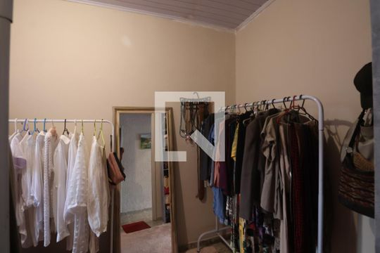 Quarto 1 de casa para alugar com 3 quartos, 100m² em  Rio Branco, Canoas