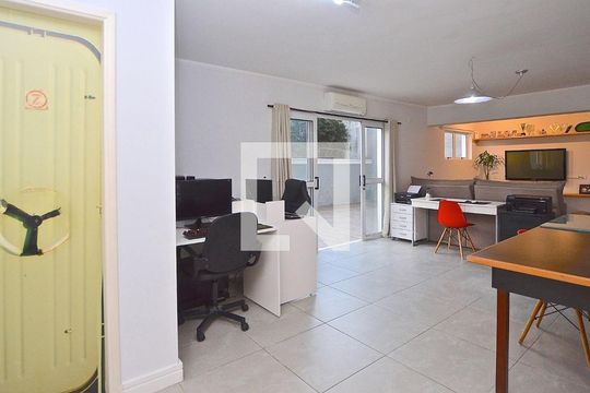 Casa à venda com 3 quartos, 260m² em Cidade São Francisco, São Paulo