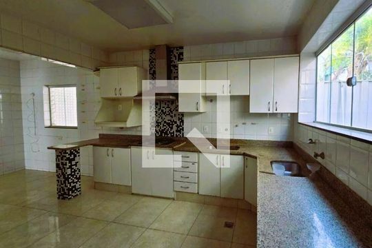 Casa para alugar com 4 quartos, 408m² em Buritis, Belo Horizonte