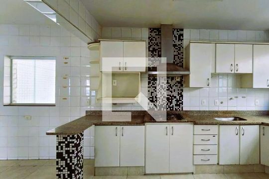 Casa para alugar com 4 quartos, 408m² em Buritis, Belo Horizonte