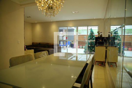 Sala de casa de condomínio para alugar com 4 quartos, 250m² em Dos Casa, São Bernardo do Campo