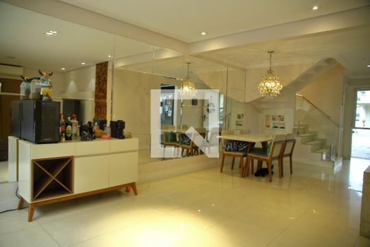 Sala de casa de condomínio para alugar com 4 quartos, 250m² em Dos Casa, São Bernardo do Campo