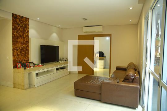 Sala de casa de condomínio para alugar com 4 quartos, 250m² em Dos Casa, São Bernardo do Campo