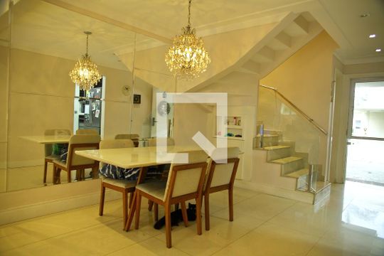 Sala de casa de condomínio para alugar com 4 quartos, 250m² em Dos Casa, São Bernardo do Campo