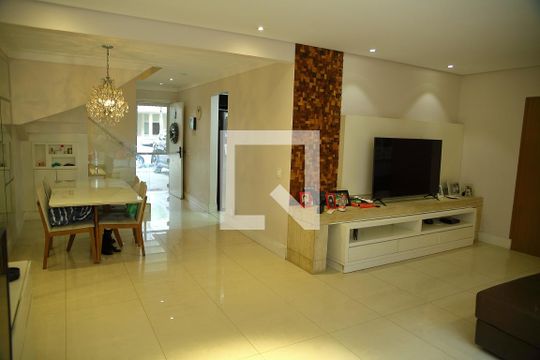 Sala de casa de condomínio para alugar com 4 quartos, 250m² em Dos Casa, São Bernardo do Campo