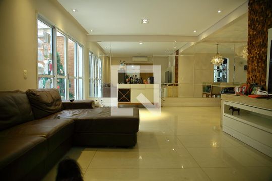Sala de casa de condomínio para alugar com 4 quartos, 250m² em Dos Casa, São Bernardo do Campo
