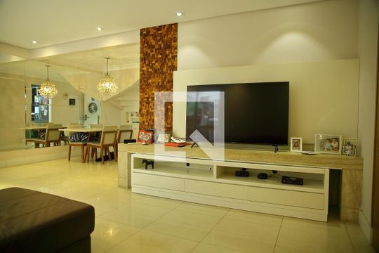 Sala de casa de condomínio para alugar com 4 quartos, 250m² em Dos Casa, São Bernardo do Campo