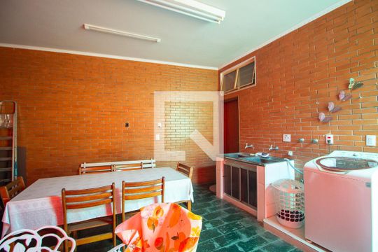 Área de Serviço de casa para alugar com 3 quartos, 380m² em Jardim Simus, Sorocaba