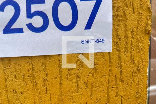 Código da placa SNKT-849 de casa à venda com 2 quartos, 70m² em Jardim Flor do Campo, Guarulhos