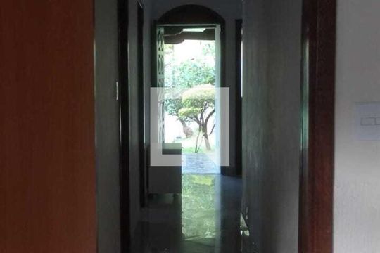 Casa à venda com 4 quartos, 220m² em Ouro Preto, Belo Horizonte