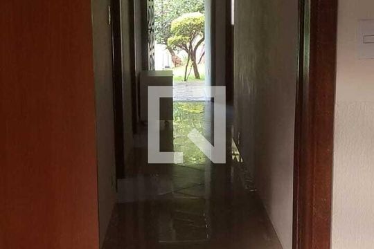 Casa à venda com 4 quartos, 220m² em Ouro Preto, Belo Horizonte