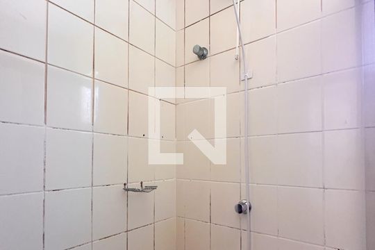 Banheiro de apartamento para alugar com 2 quartos, 55m² em Sertão do Maruim, São José