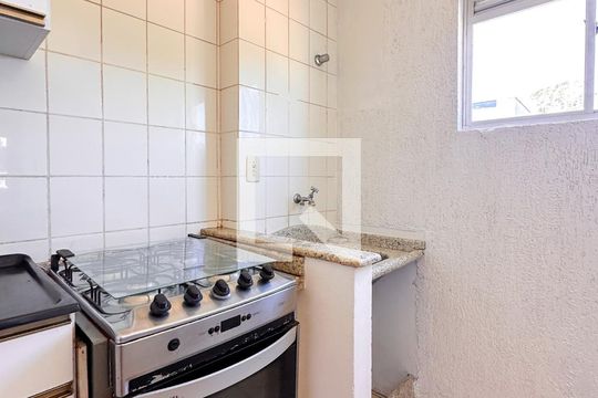 Cozinha de apartamento para alugar com 2 quartos, 55m² em Sertão do Maruim, São José