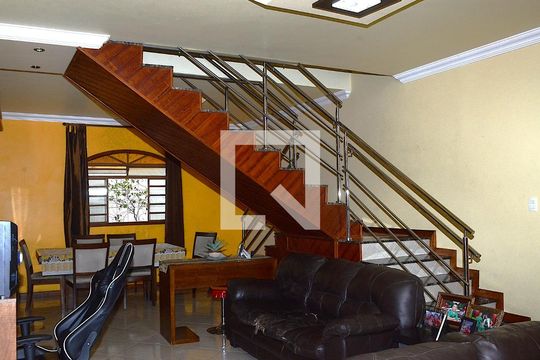 Sala de casa à venda com 3 quartos, 167m² em Vitoria, Belo Horizonte