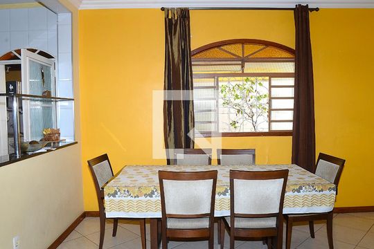 Sala de casa à venda com 3 quartos, 167m² em Vitoria, Belo Horizonte