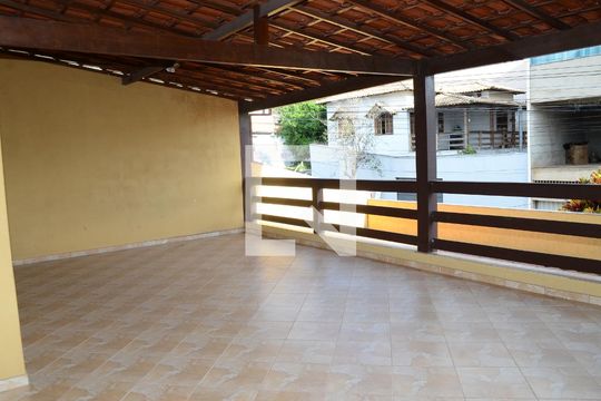 Varanda de casa à venda com 3 quartos, 167m² em Vitoria, Belo Horizonte