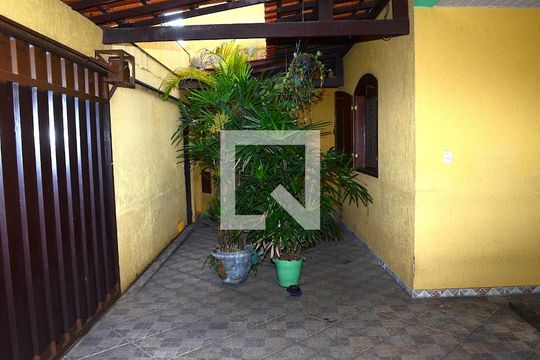 Área externa de casa à venda com 3 quartos, 167m² em Vitoria, Belo Horizonte