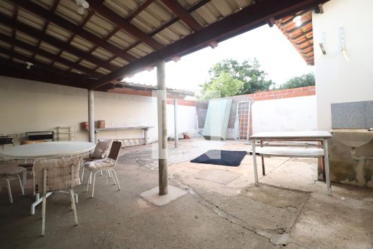 Varanda - Quintal de casa para alugar com 3 quartos, 150m² em Carajás, Uberlândia