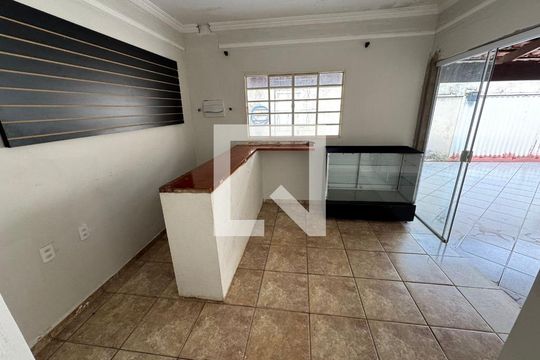 Sala de casa para alugar com 3 quartos, 150m² em Carajás, Uberlândia