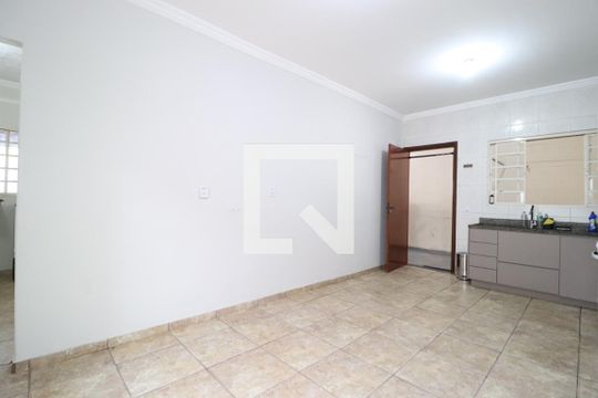 Cozinha de casa para alugar com 3 quartos, 150m² em Carajás, Uberlândia