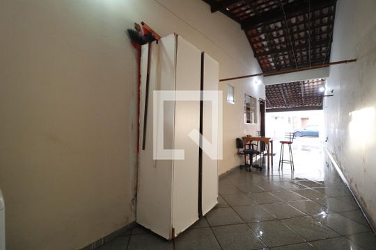 Área de Serviço de casa para alugar com 3 quartos, 150m² em Carajás, Uberlândia
