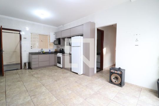 Cozinha de casa para alugar com 3 quartos, 150m² em Carajás, Uberlândia