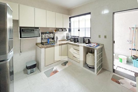 Casa à venda com 3 quartos, 181m² em Santa Amelia, Belo Horizonte