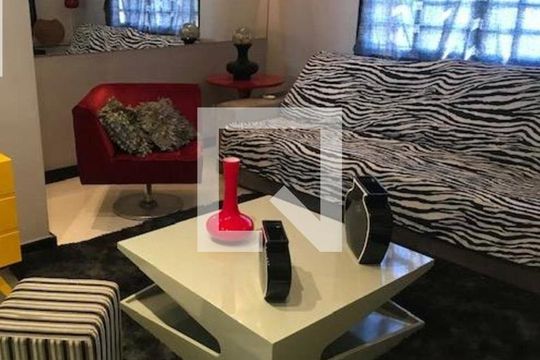 Sala de casa de condomínio à venda com 3 quartos, 310m² em Taquara, Rio de Janeiro