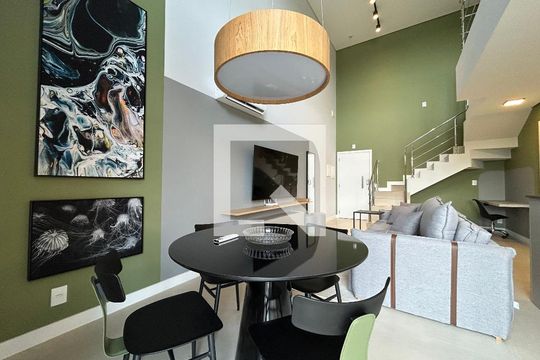 Sala de apartamento para alugar com 1 quarto, 77m² em Lagoa da Conceição, Florianópolis