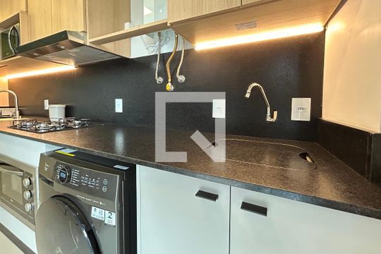 Área de serviço de apartamento para alugar com 1 quarto, 77m² em Lagoa da Conceição, Florianópolis