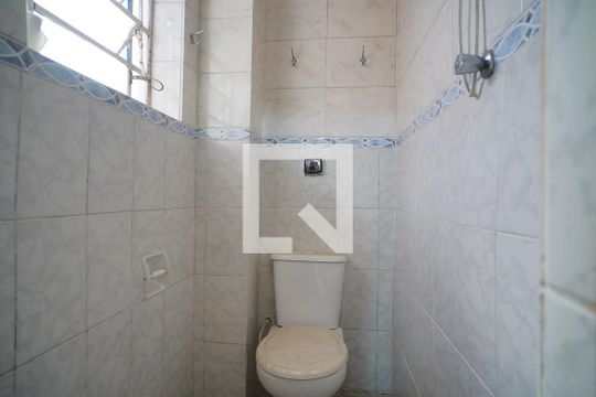 Banheiro de serviço de apartamento à venda com 3 quartos, 102m² em Rio Branco, Porto Alegre