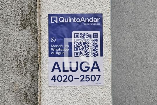 Placa instalada na fachada do condomínio - código da placa: YACP-1216 de apartamento para alugar com 2 quartos, 41m² em Cidade Líder, São Paulo