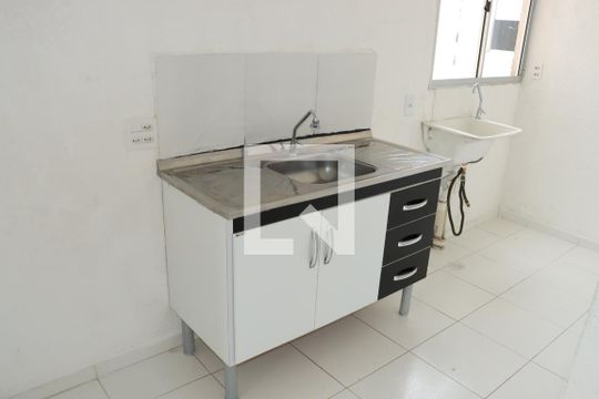 Sala/Cozinha de apartamento para alugar com 2 quartos, 50m² em Jardim Petrópolis, Cotia