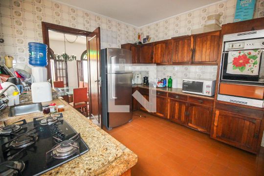 Cozinha de casa para alugar com 4 quartos, 320m² em Vila Sonia, São Paulo