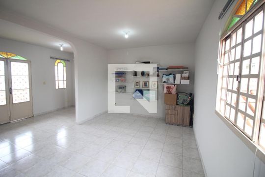 Sala 2 de casa à venda com 3 quartos, 280m² em Eldorado, Contagem