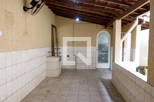 Área comum de casa à venda com 3 quartos, 180m² em São Pedro, Osasco
